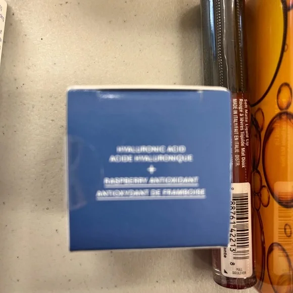 NWOT Avon Anew 5 items and makeup bag - Picture 7 of 8